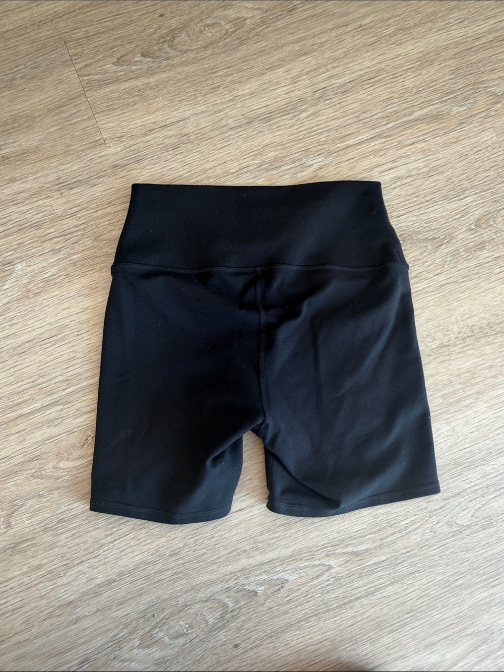ALO 5” Airbrush Black High-Waist Biker Short - Picture 4 of 4